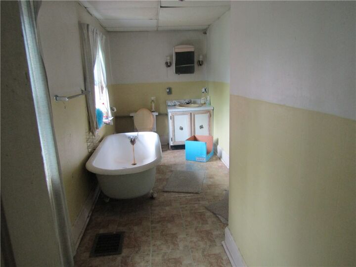 Property Photo:  140 Walnut St  PA 15401 
