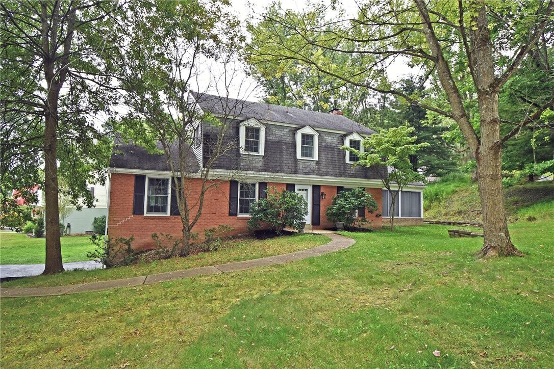 Property Photo: 545 Pebblewood Ct PA 15237