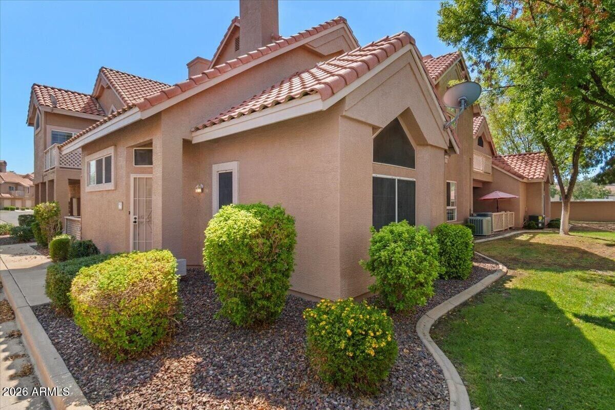 Property Photo: 1633 E Lakeside Drive 76 AZ 85234