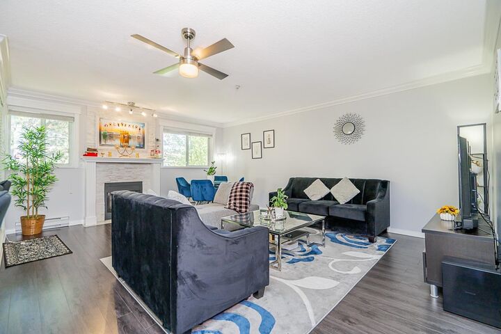 Photo de la propriété:  13727 74 Avenue 313  BC V3W 0M7 
