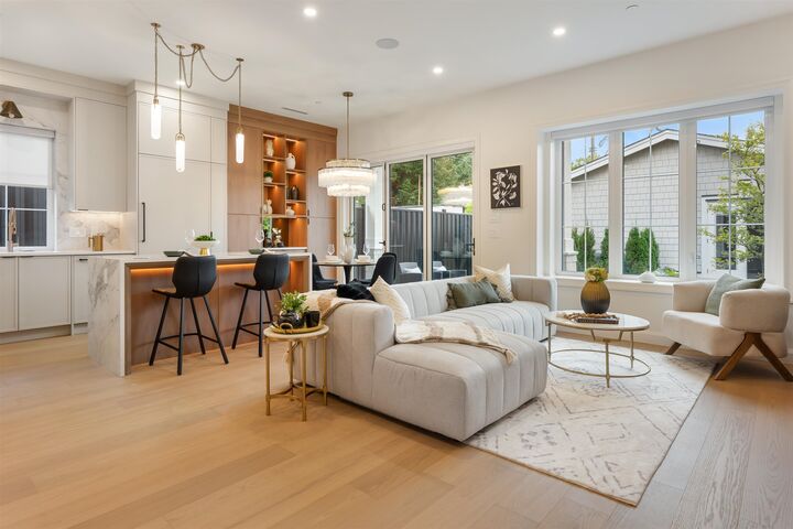 Property Photo:  2256 E Pender Street Street 2  BC V5L 1X4 