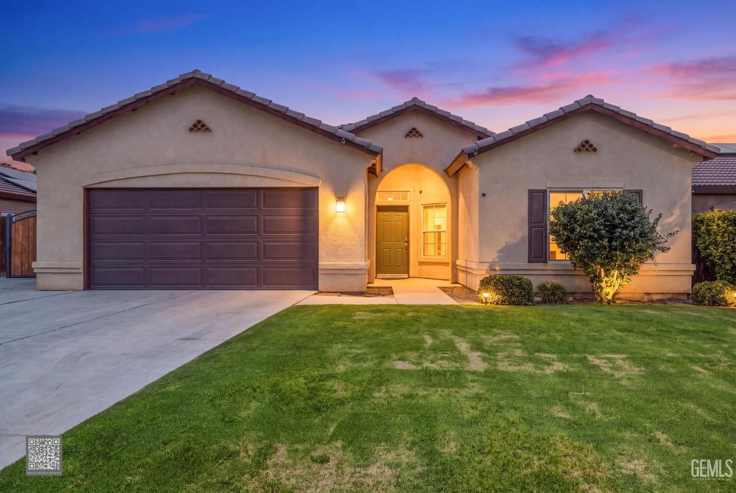Property Photo: 10826 Avenida Frasca Drive CA 93311