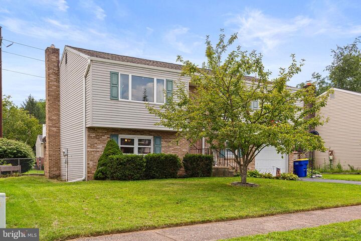 Property Photo:  7 Sherwood Drive  PA 17055 