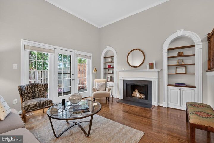 Property Photo: 2413 S 9th Street S VA 22204