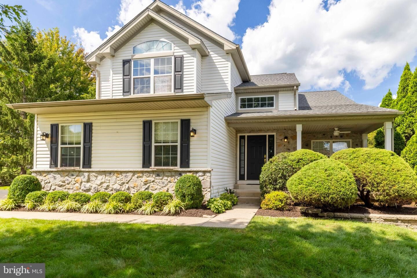 Property Photo:  212 Somerset Circle  PA 18914 