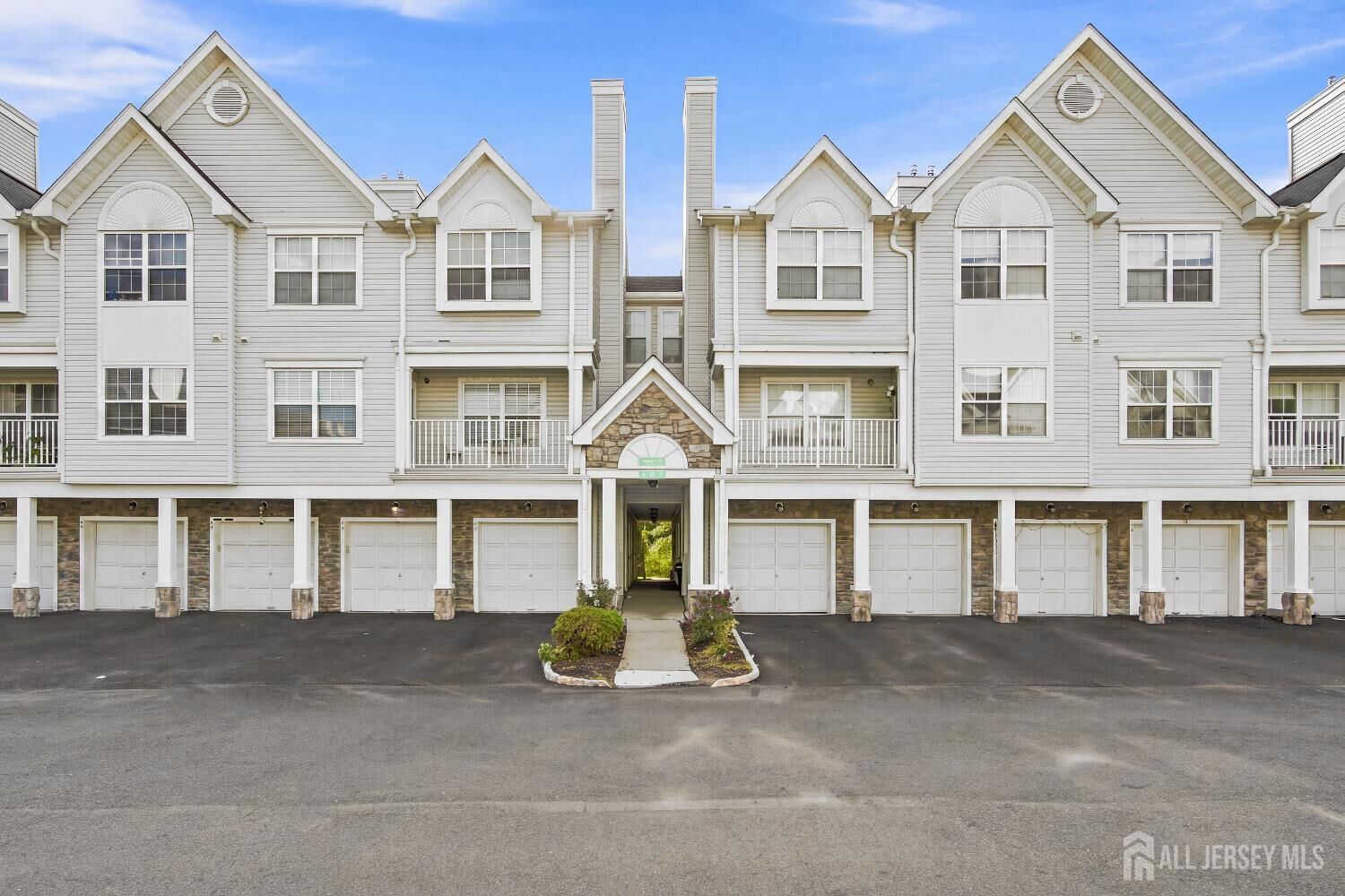 Property Photo:  63 Prestwick Way  NJ 08820 