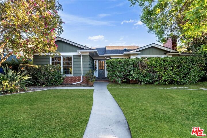 Property Photo: 12430 Cumpston St CA 91607