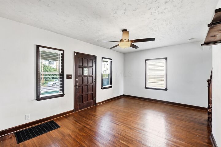 Property Photo: 1404 Meadow Road OH 43212