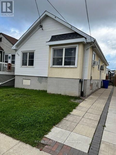Property Photo: 220 Maple Street North ON P4N 6C1