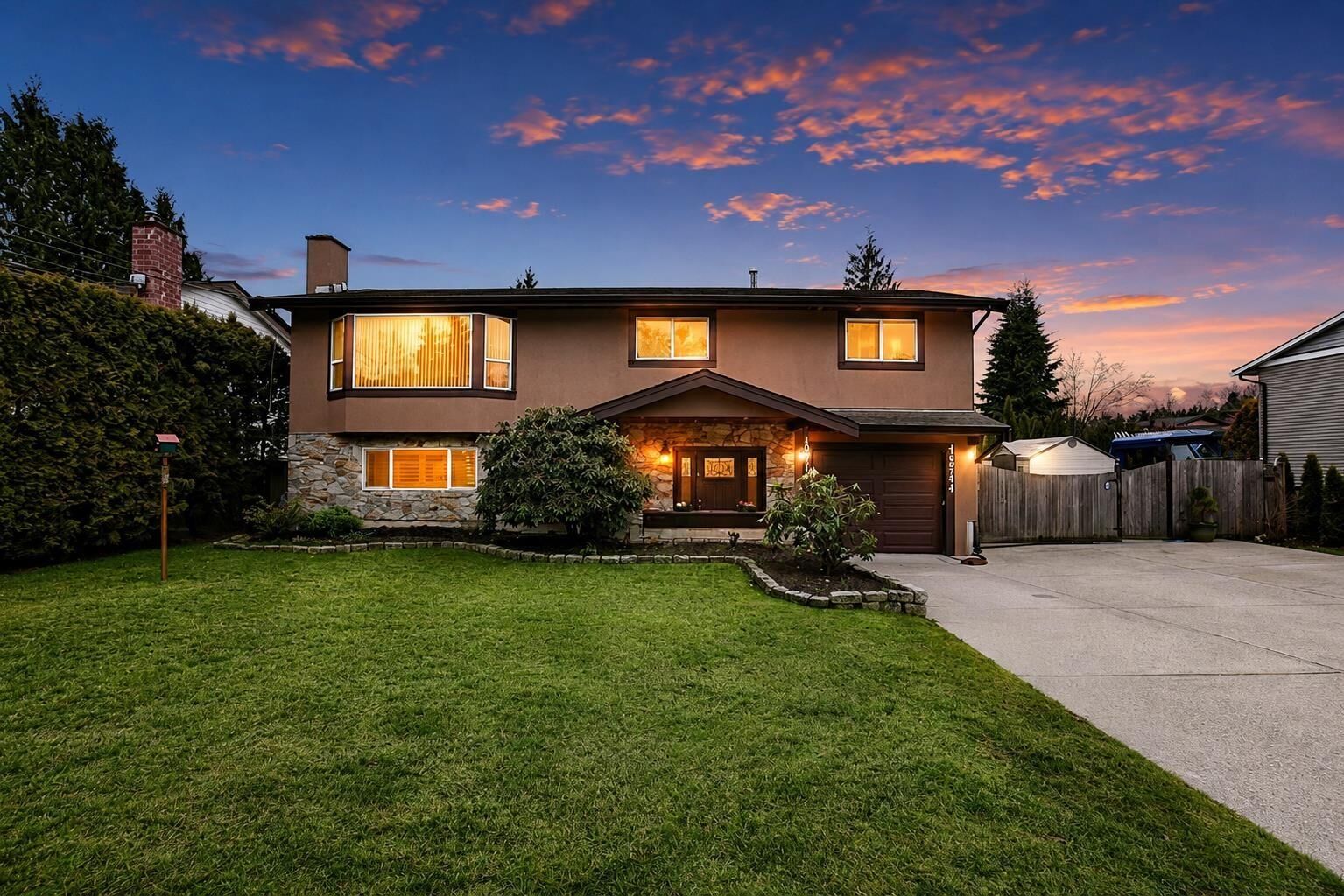 Property Photo: 19714 36 Avenue BC V3A 7G1