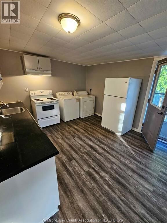 Property Photo:  4275 Wyandotte East 2  ON N8Y 1G8 