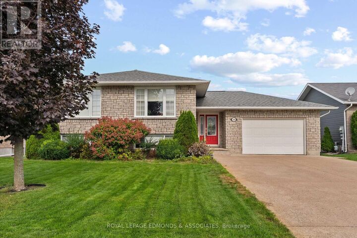 Property Photo:  626 Moss Drive  ON K8A 8R7 