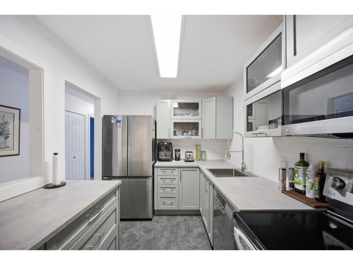 Property Photo:  1555 Fir Street 206  BC V4B 4B6 