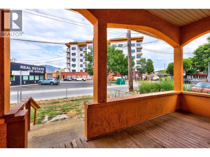 Property Photo: 403 Mackenzie Avenue BC V2B 3T5