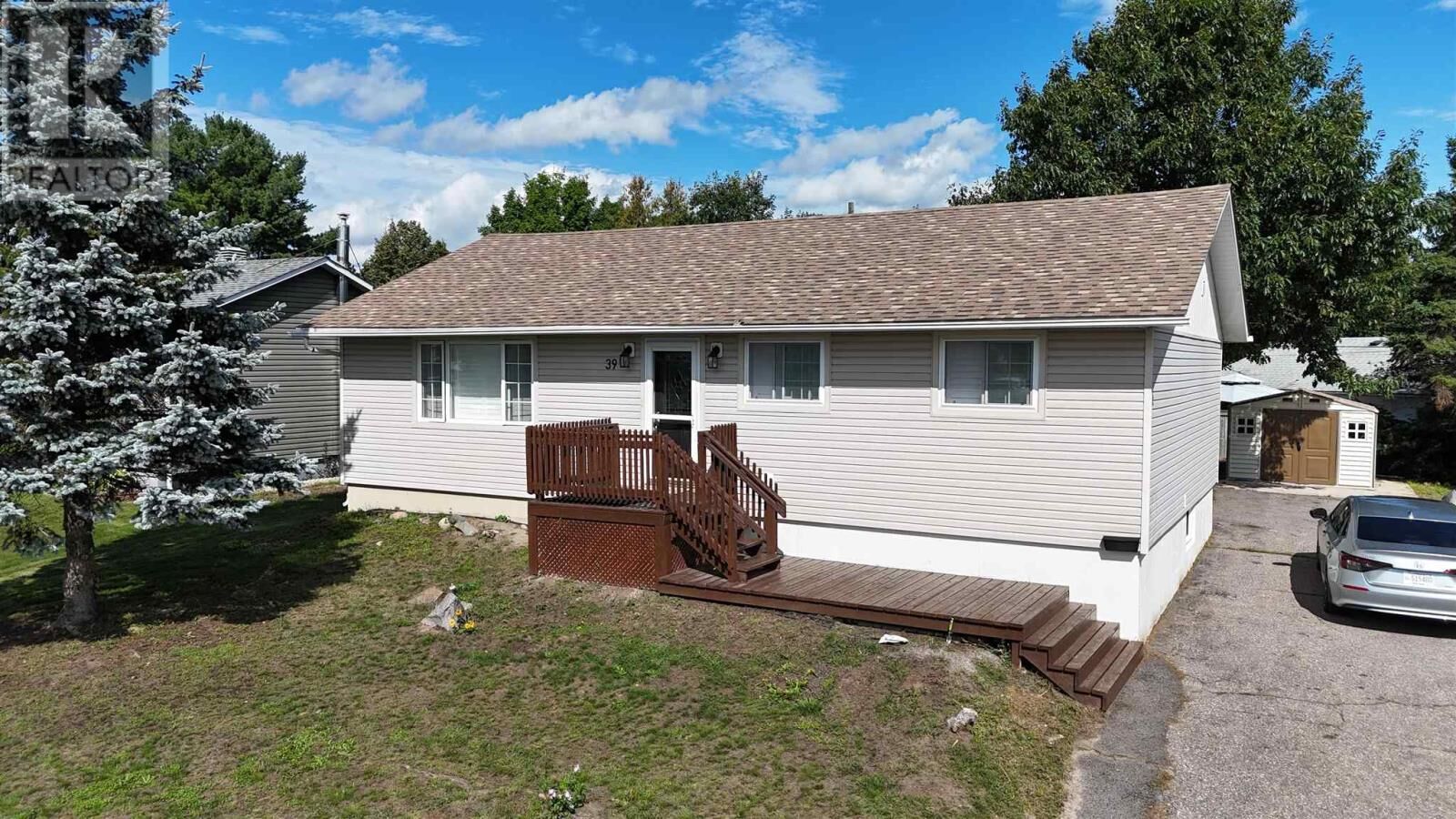 Property Photo:  39 Blackwell Rd  ON P5A 1G4 