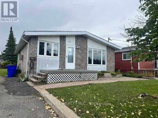 Property Photo: 205 Jubilee Avenue West ON P4N 4N1