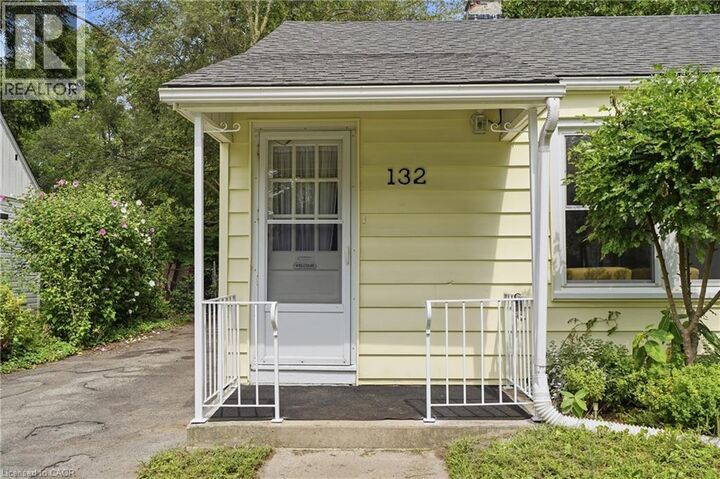 Property Photo:  132 Spadina Road East  ON N2M 3X4 