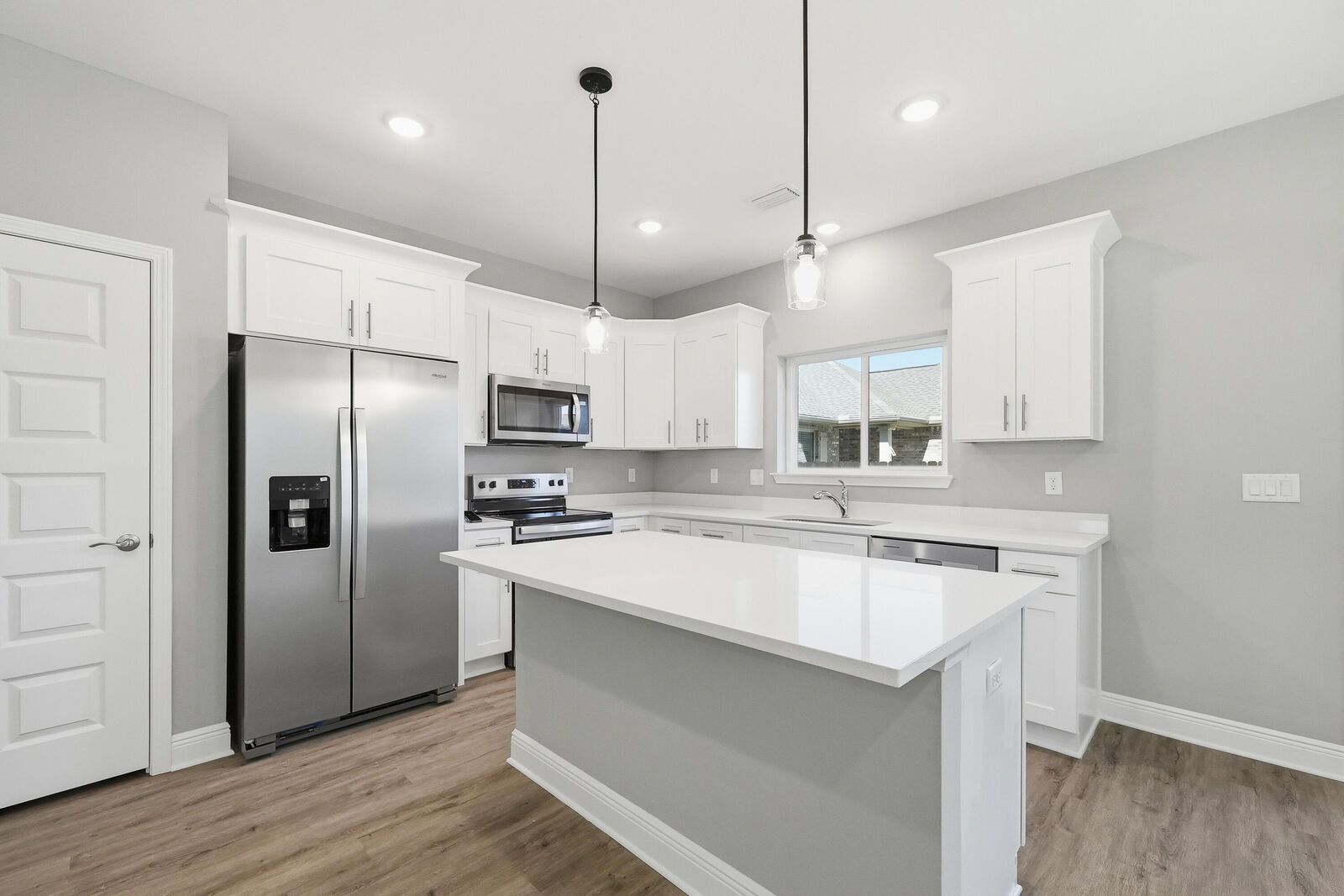 Property Photo: 933 Kenzie Lane FL 32547