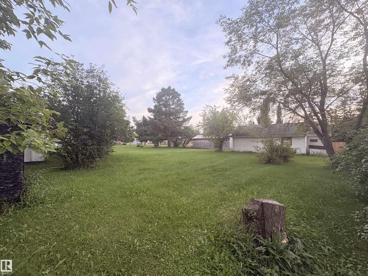 Property Photo:  5011 49 Avenue  AB T0G 1H0 
