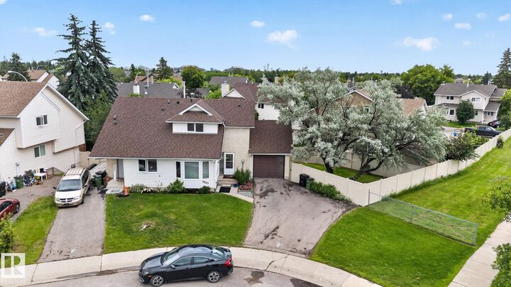 Property Photo:  9503 180A Street NW  AB T5T 2Z4 