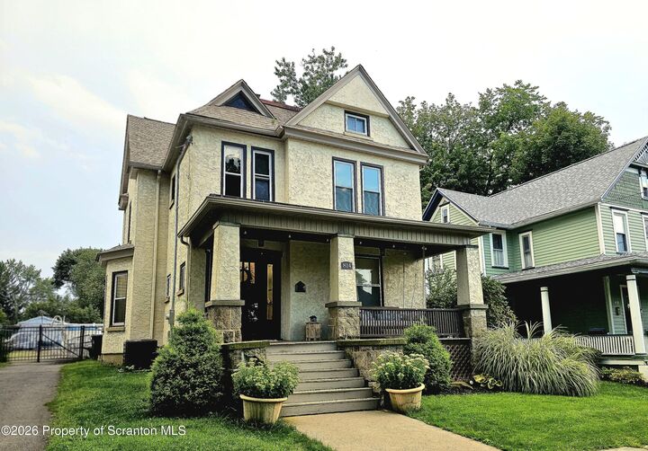 Property Photo:  814 Sunset Street  PA 18509 