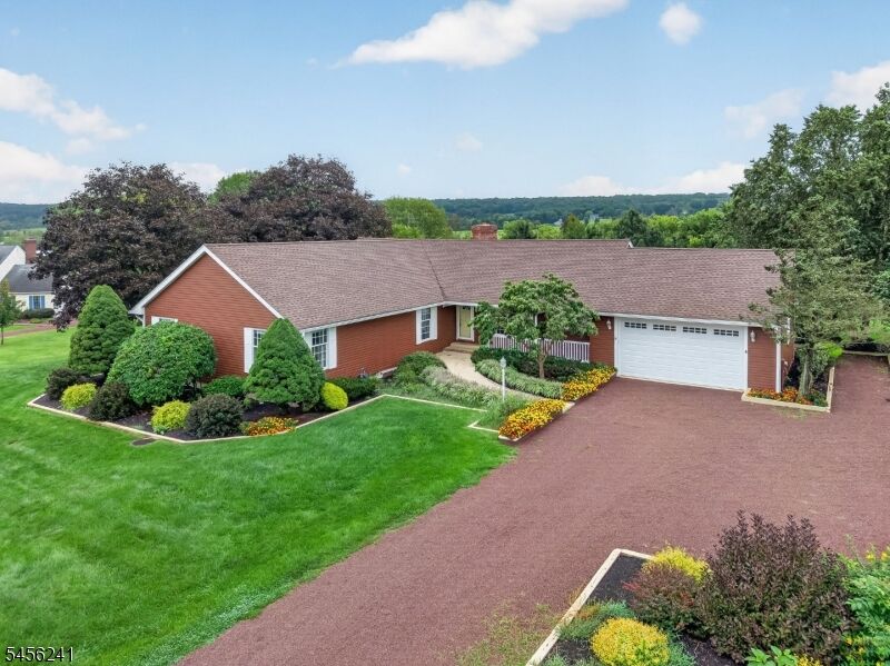 Property Photo:  8 Meadowlark Way  NJ 08551 