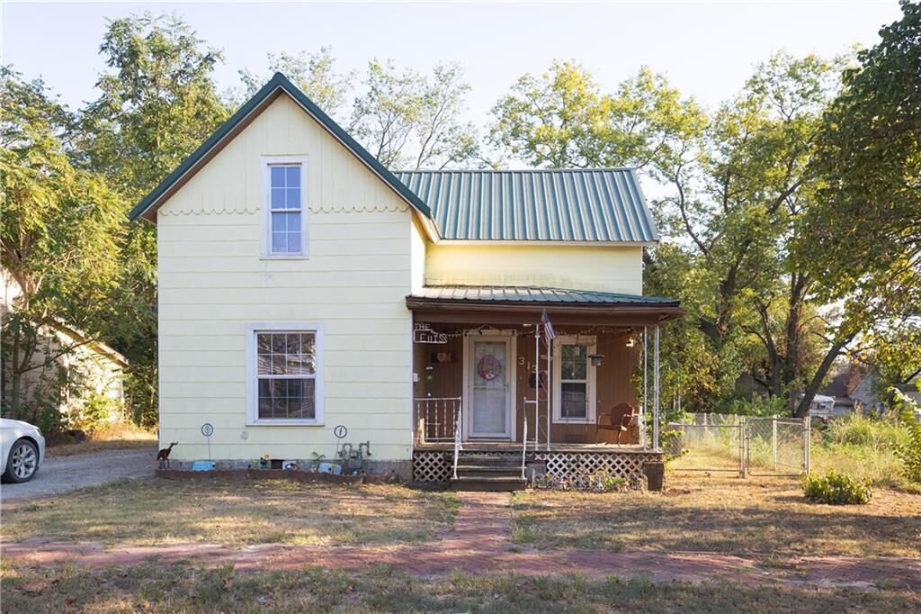 Property Photo:  313 W 2nd Street  KS 67335 