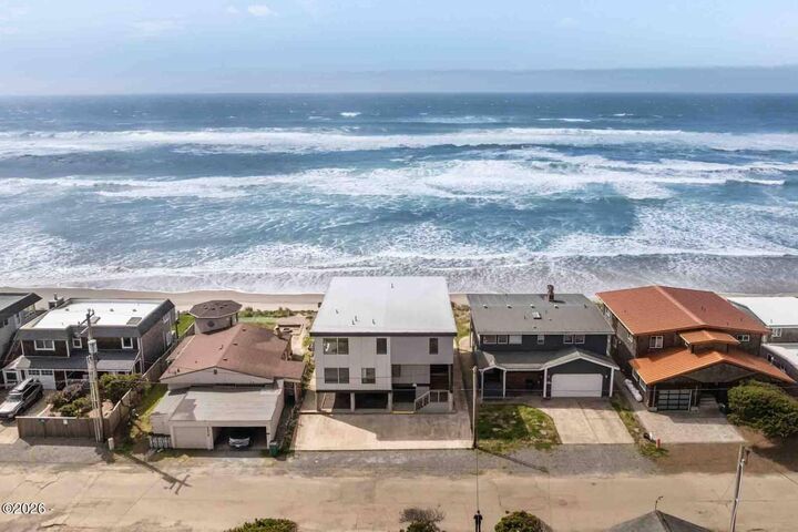 Property Photo:  835 N Pacific Street  OR 97136 