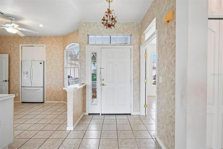 Property Photo:  1104 Villeroy Drive  FL 33573 