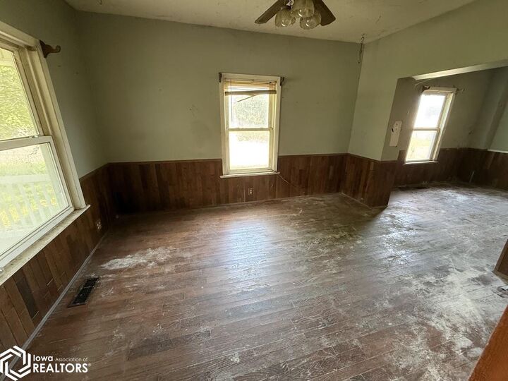 Property Photo:  627 Exchange Street  IA 52632 