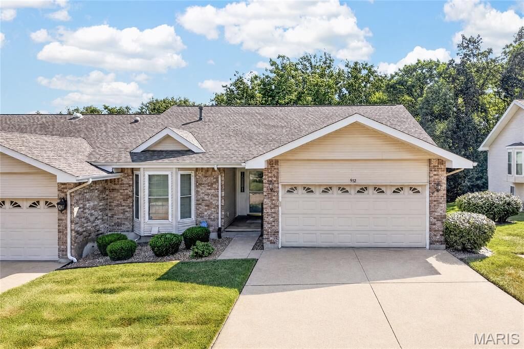 Property Photo: 912 Palmer Court 12 MO 63367