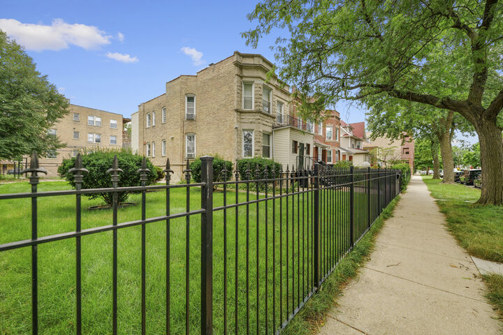 Property Photo: 34 N Lockwood Avenue IL 60644