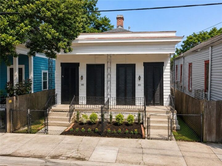 Property Photo:  3011 13 Annunciation Street  LA 70115 