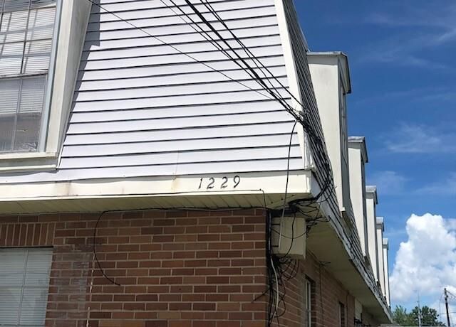 Property Photo: 1229 Friedrichs Street B LA 70053