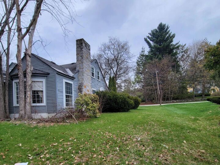 Property Photo:  1250 Chestnut Street  NH 03104 