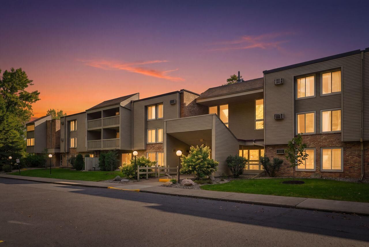 Property Photo:  4045 Hodgson Road 201  MN 55126 