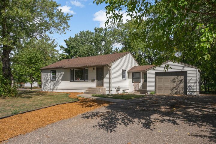 Property Photo:  803 Birch Street  MN 55303 