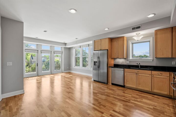 Property Photo:  1060 Grand Avenue 300  MN 55105 