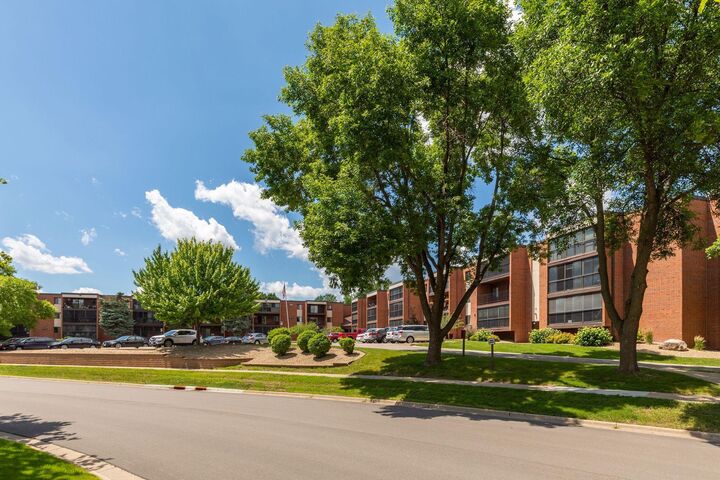 Property Photo:  1800 Riverwood Drive 219  MN 55337 