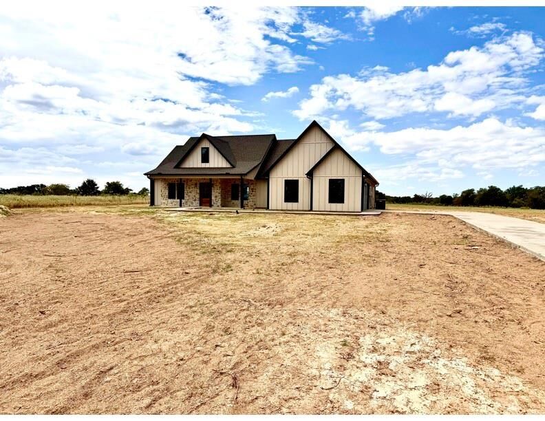 Property Photo:  519 Vz Cr 3717  TX 75103 