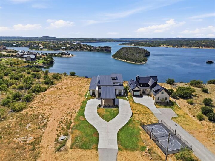 Property Photo: 961 E Hells Gate Drive TX 76449