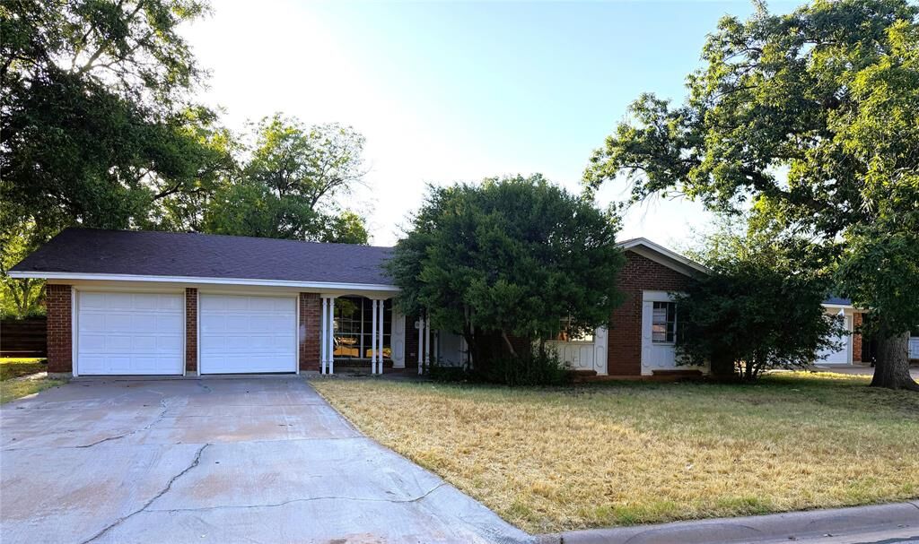 Property Photo:  2509 Crescent Drive  TX 79605 