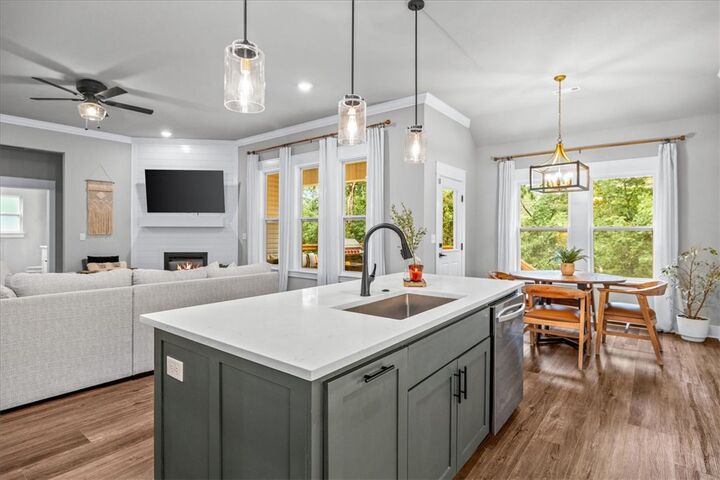 Property Photo:  5 N Kinver Lane  AR 72714 