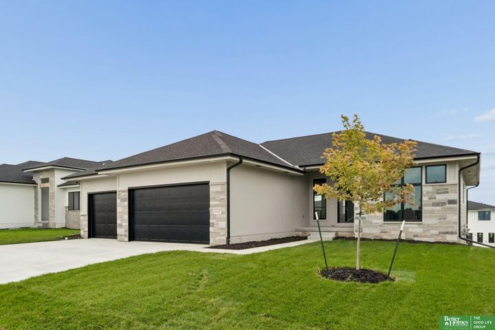 Property Photo: 11718 S 124th Avenue NE 68046