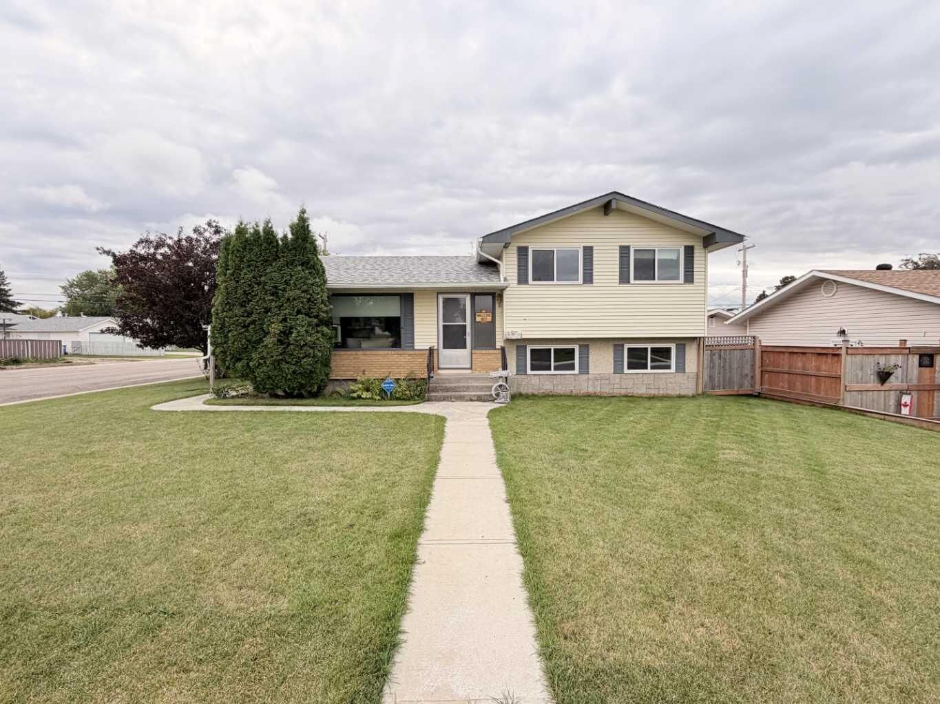 Property Photo: 5103 40 Street AB T4G 1H8