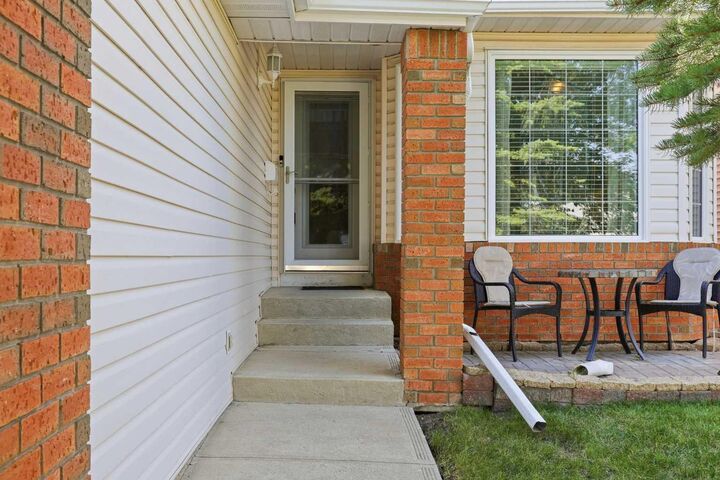 Property Photo:  209 Schubert Place NW  AB T3L 1W6 