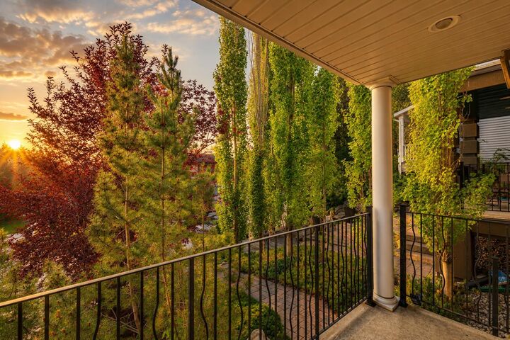 Property Photo:  3611 Parkhill Street SW  AB T2T 1T7 
