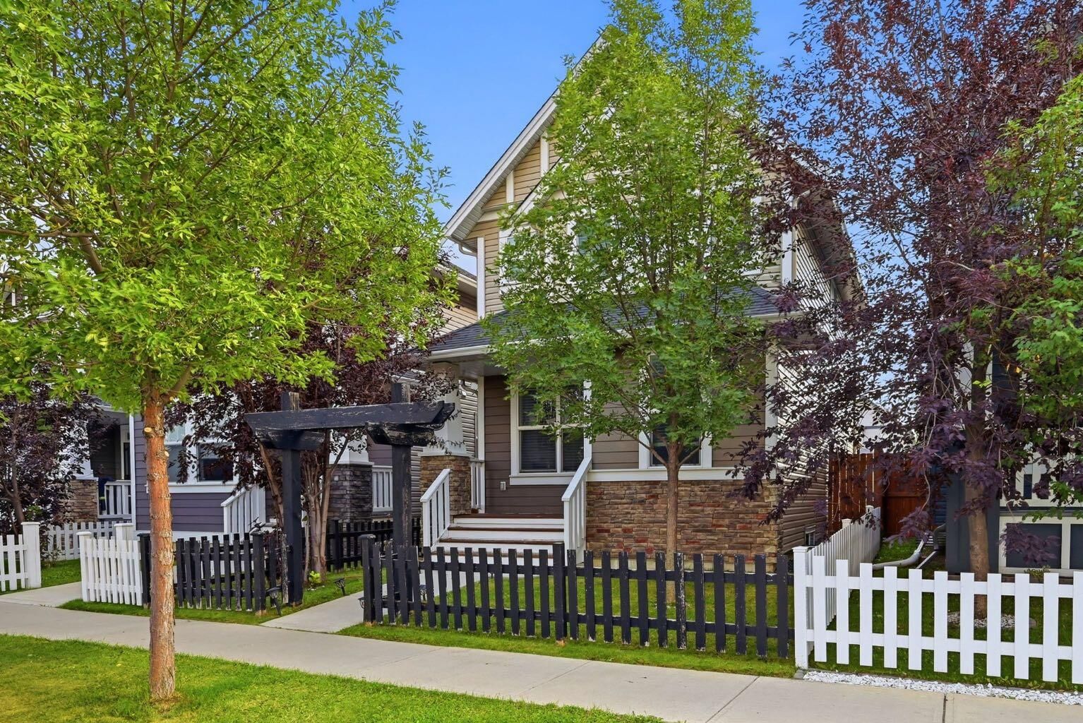 Property Photo:  1843 Reunion Boulevard NW  AB T4B 0J3 