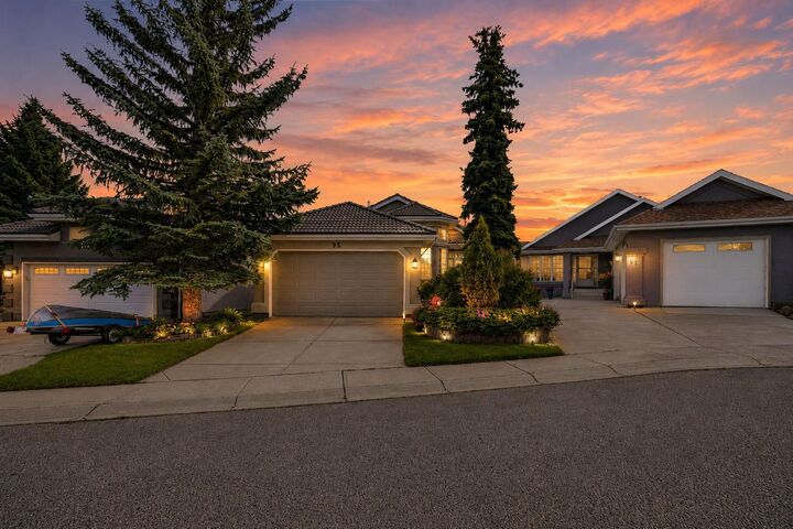 Property Photo:  95 Citadel Grove NW  AB T3G 4G7 