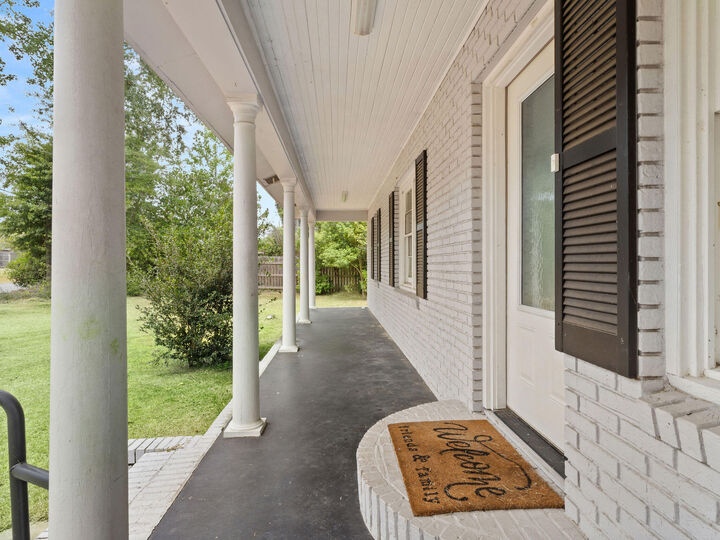 Property Photo:  904 W 5th St  LA 70634 